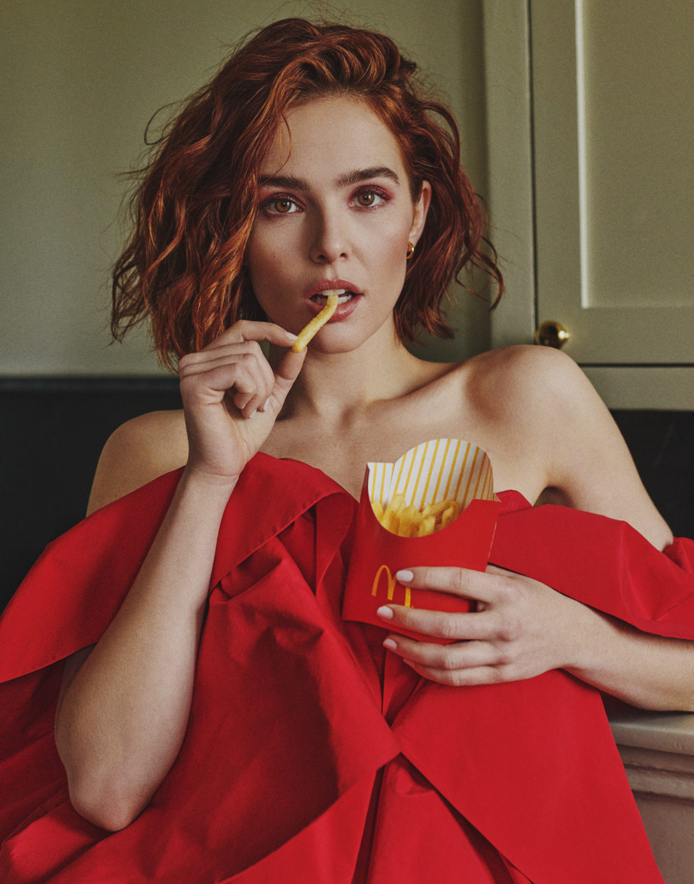 200120 0040 Sbjct Zoey Deutch 151